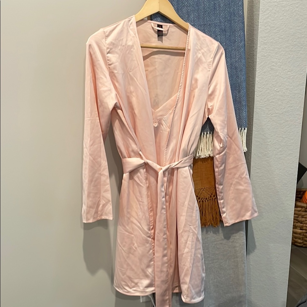 Elegant Pink Maidenform slip and Robe Set